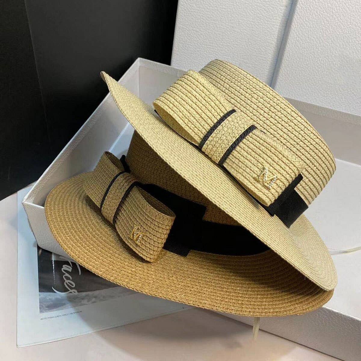 SIMPLE BOW FLAT TOP LETTER STRAW HAT FOR WOMEN_CWAH3466