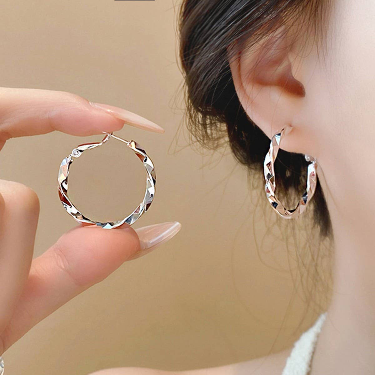 EXAGGERATED ROUND TWISTED TEMPERAMENT EARRINGS_CWAJE2470