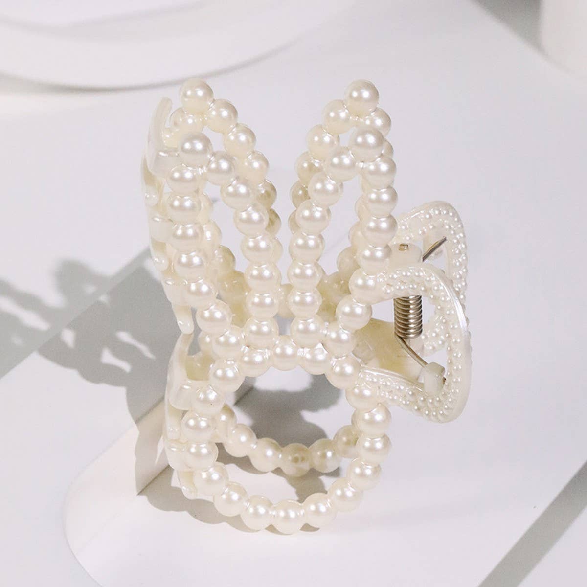 Chic Pearl Heart Claw Clip Minimalist Hair Grip
