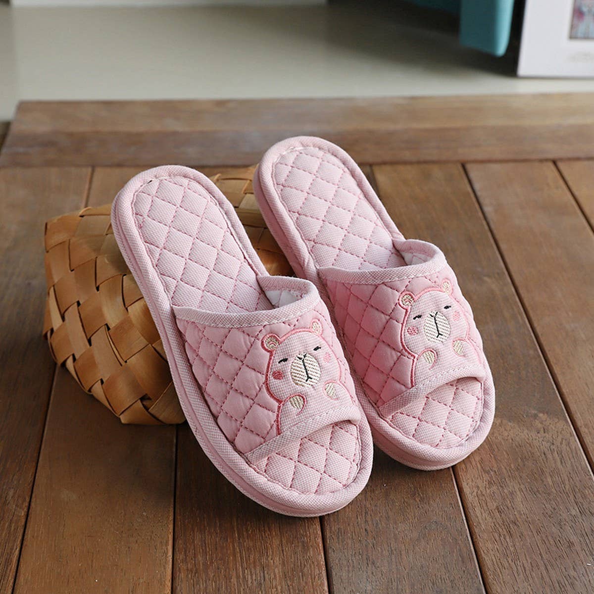 PLAID CAPYBARA THICK FABRIC SLIPPERS WITH GRIP_CWSHF0181