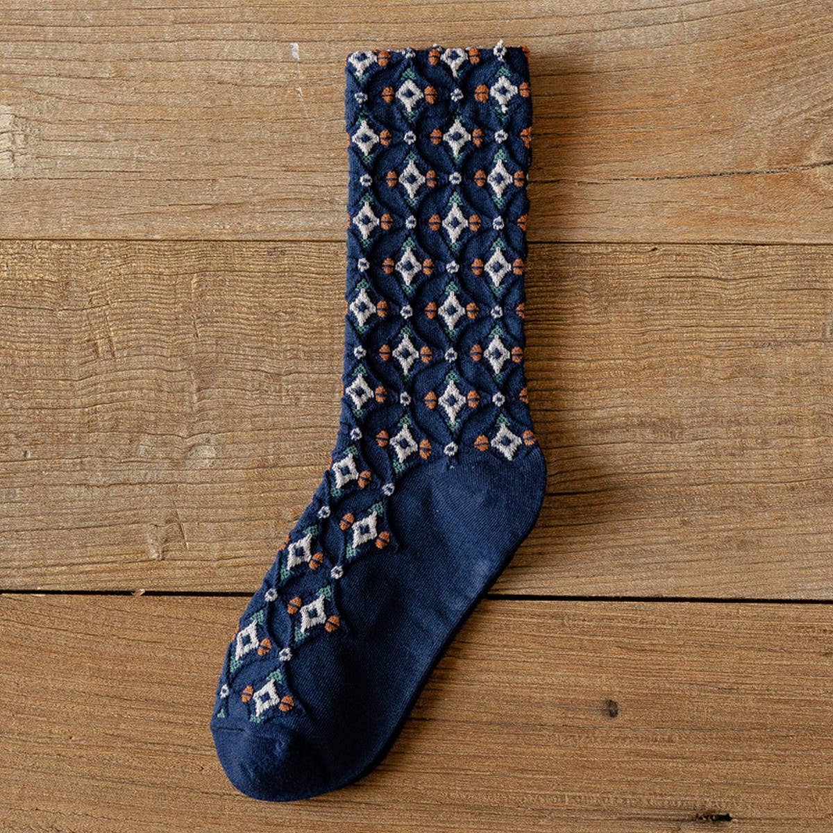 NEW DIAMOND PATTERNED WHITE TRIM MID TUBE SOCKS_CWMS0415