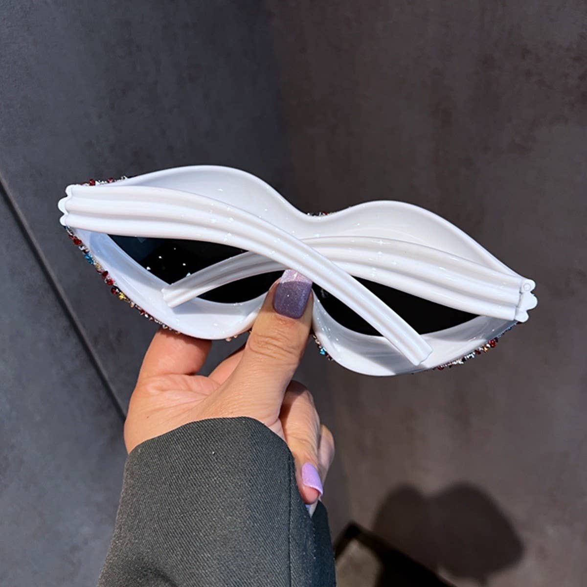 PERSONALIZED FASHIONABLE DIAMOND WAVE SUNGLASSES_CWASG0801