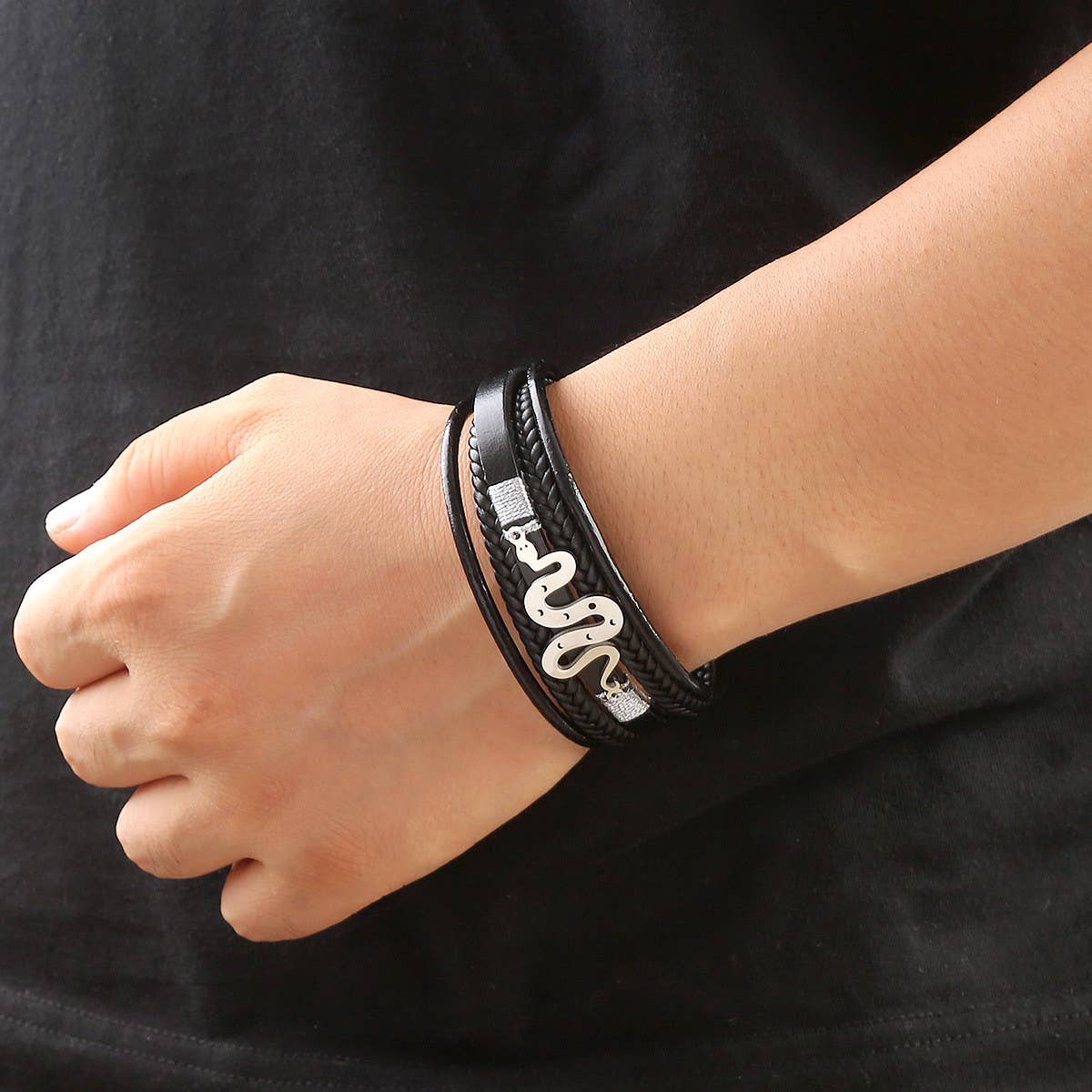 LEATHER HANDWOVEN MAGNET CLASP BRACELET_CWAJE1467