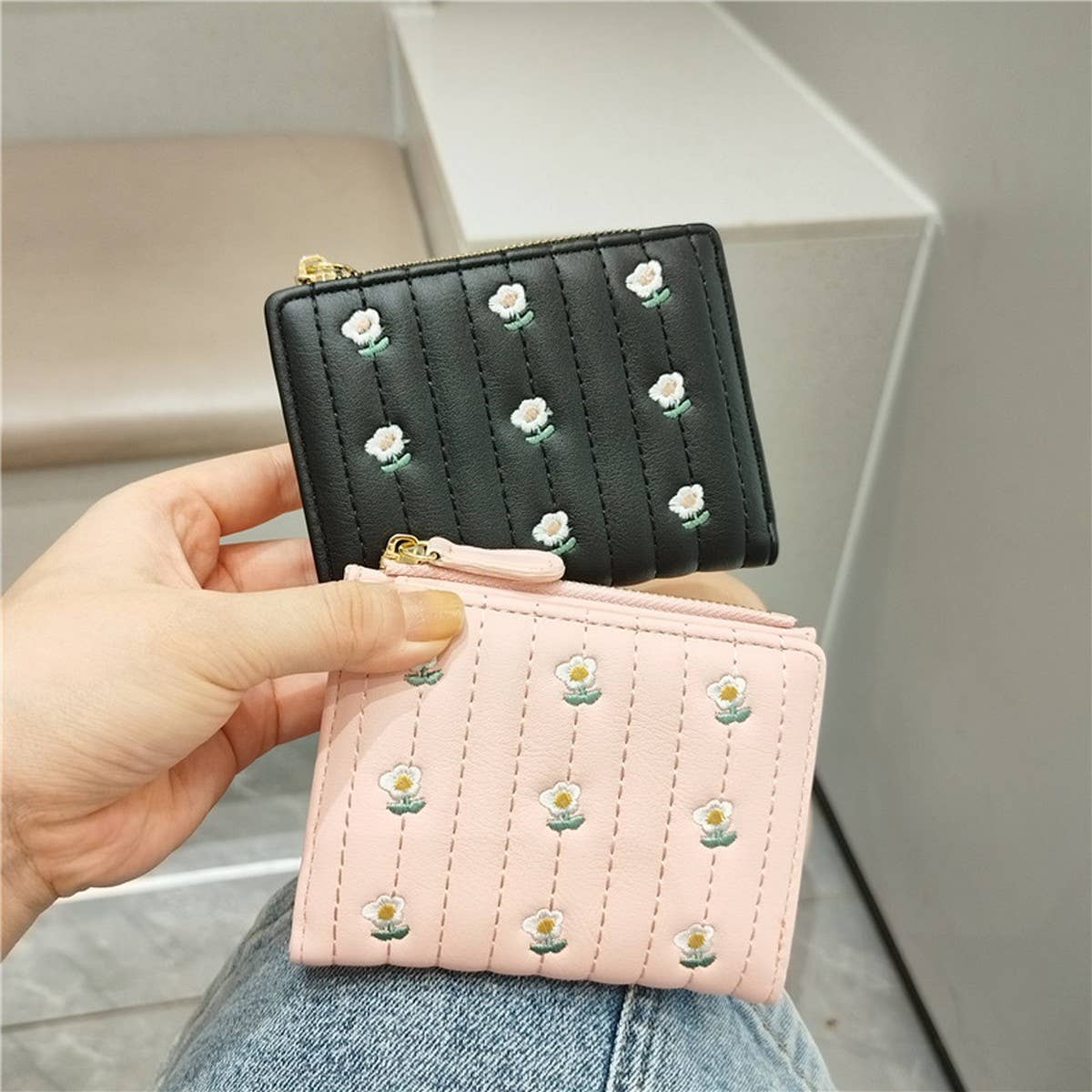 Cute Embroidered 2-Fold Wallet For Women_Cwab06256