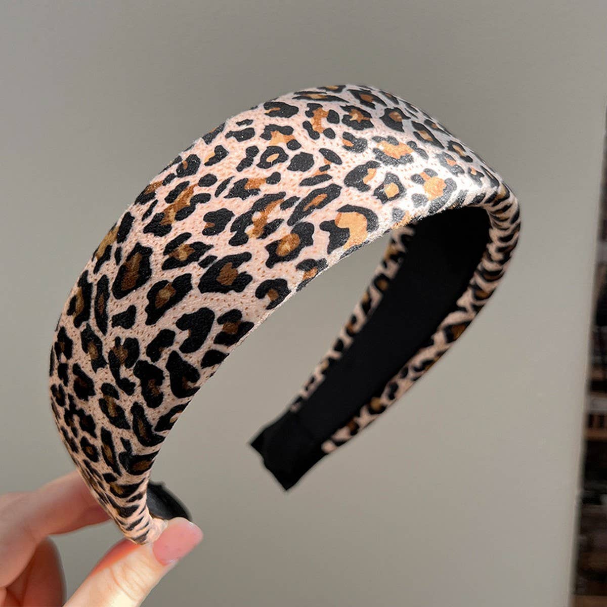 Leopard Padded Headband High Top Style_Cwaha07832