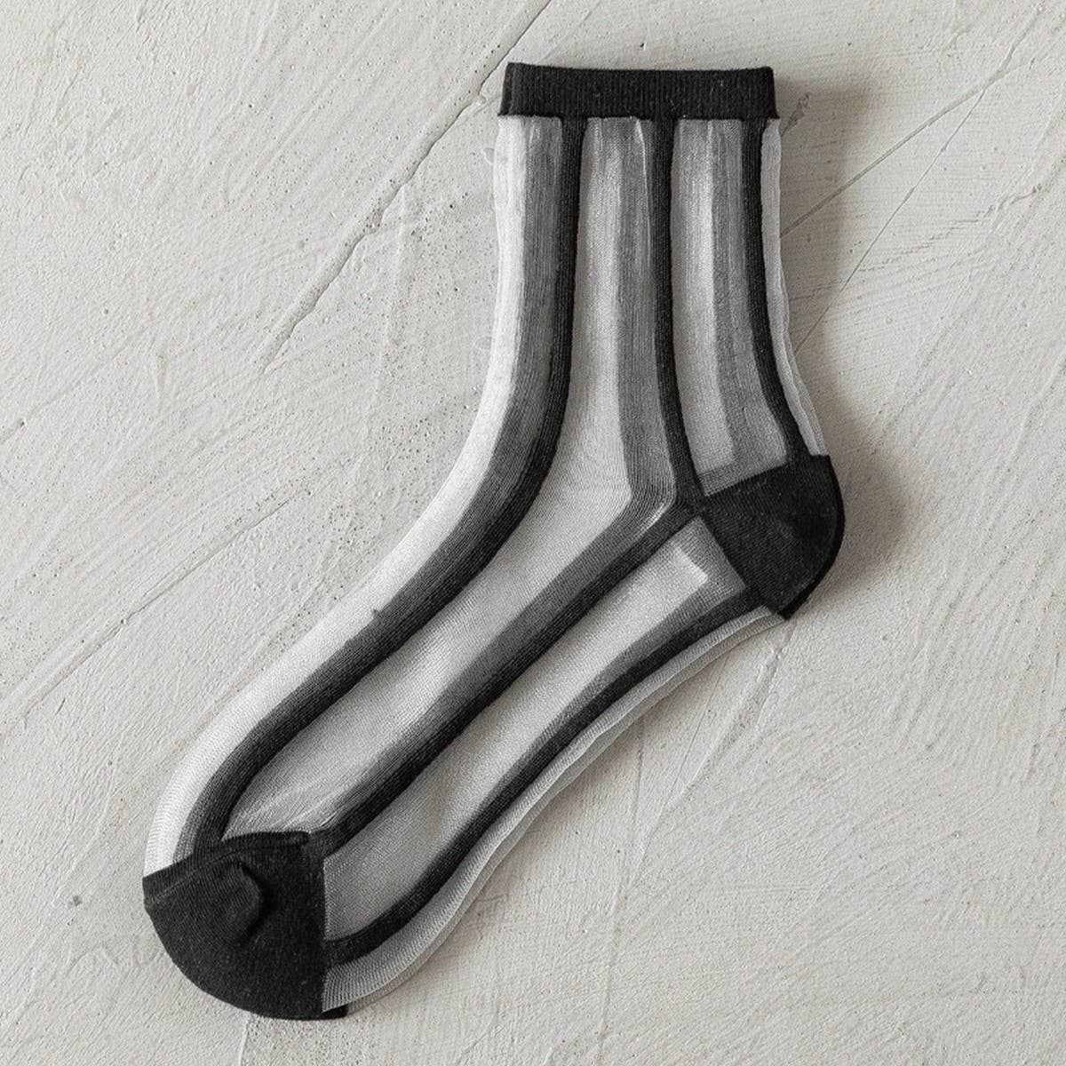 BLACK AND WHITE JACQUARD TRANSPARENT MID TUBE SOCKS_CWMS0414