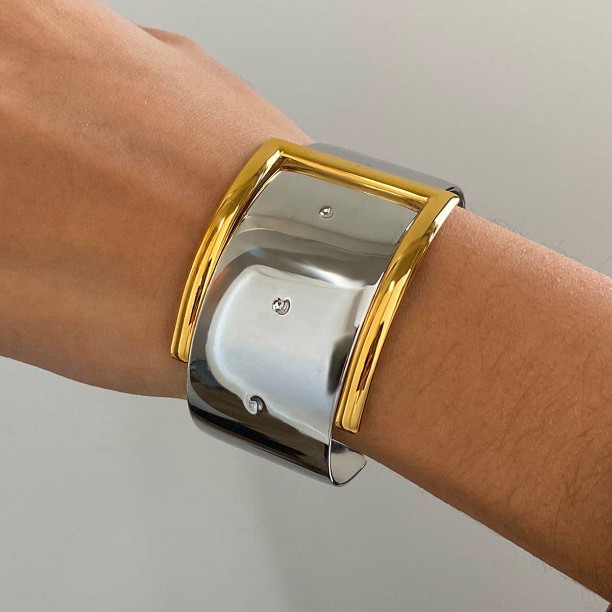 18K GOLD SILVER TWO TONE BELT BUCKLE OPEN BANGLE_CWAJE4725