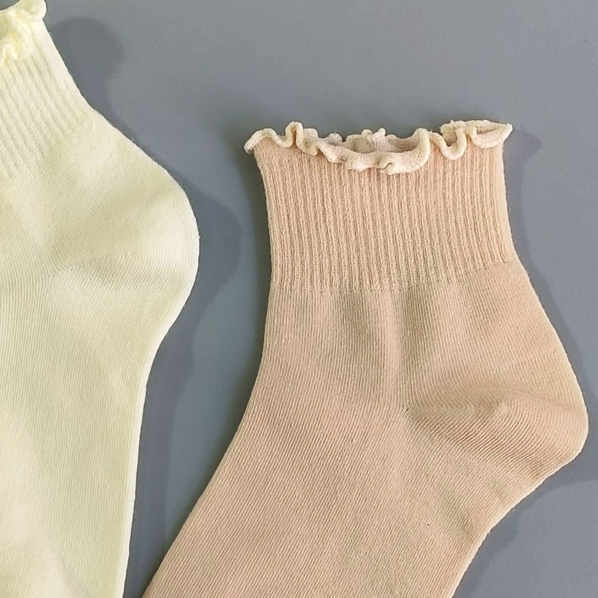 Womens Solid Color Ruffle Ankle Socks_Cwms0127