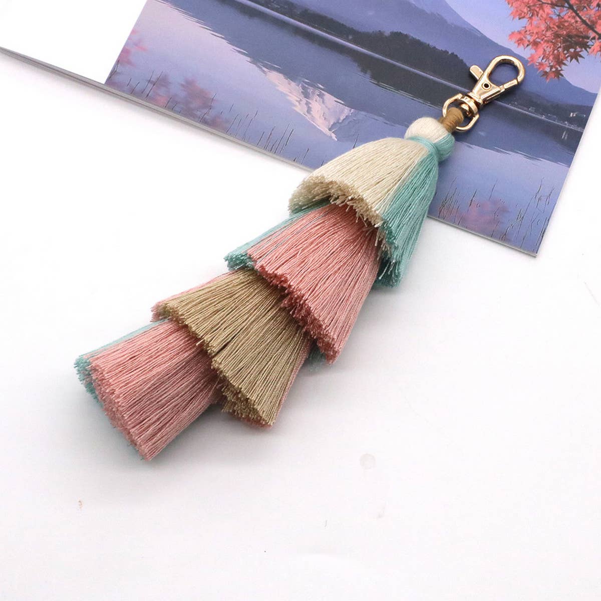 MIXED COLOR TASSEL PENDANT KEYCHAIN_CWMM1565