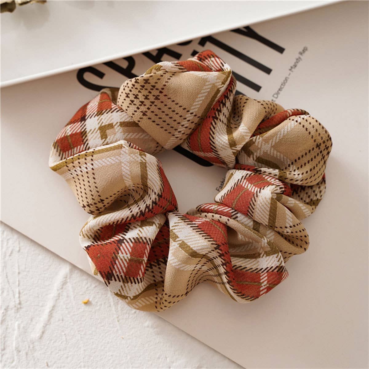 NEW CHECKERED PRINT SCRUNCHIES_CWAHA0352