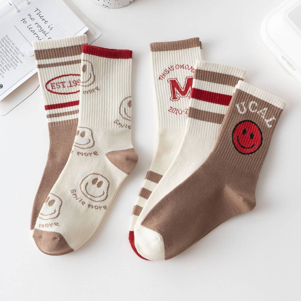 NEW LADIES CARTOON SMILEY FACE LETTER SOCKS_CWMS0911