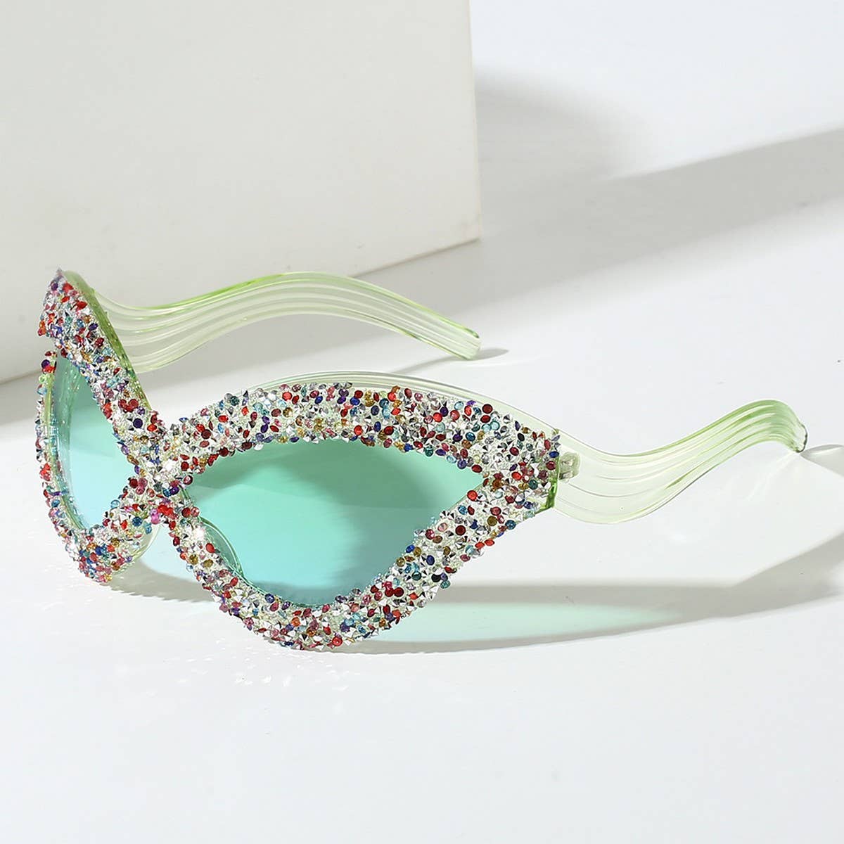 EXAGGERATED PERSONALITY LINE CAT EYE GLASSES_CWASG0837