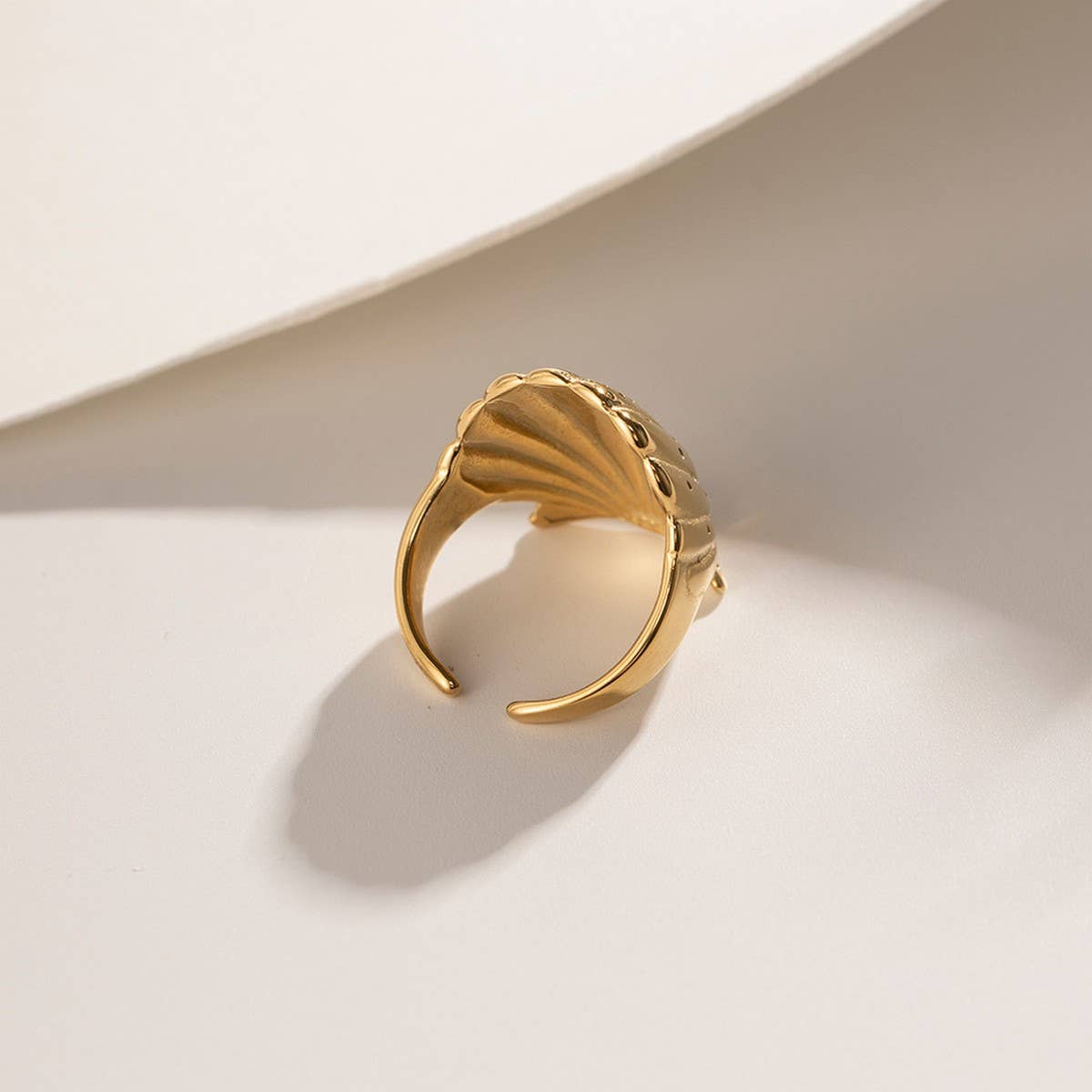 GOLD PLATED STAINLESS STEEL SHELL RINGS_CWAJE1243