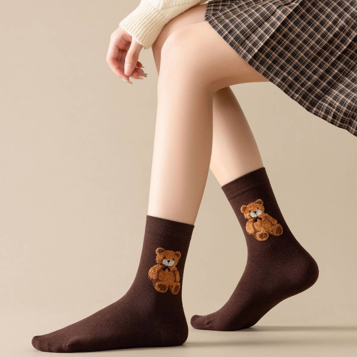 CUTE SIMPLE BROWN BEAR PATTERN CREW SOCKS_CWMS0950