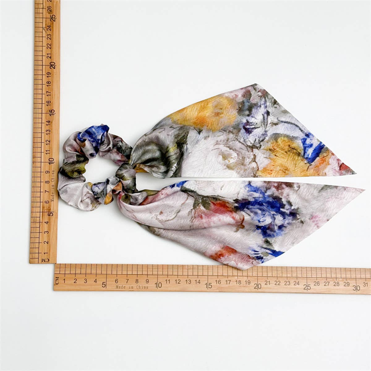Silk Ink Print Scrunchie With Ribbon Tail_Cwaha07595