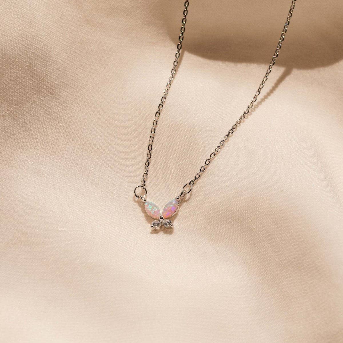 CUTE GIRL BUTTERFLY TITANIUM STEEL NECKLACE_CWMM3780