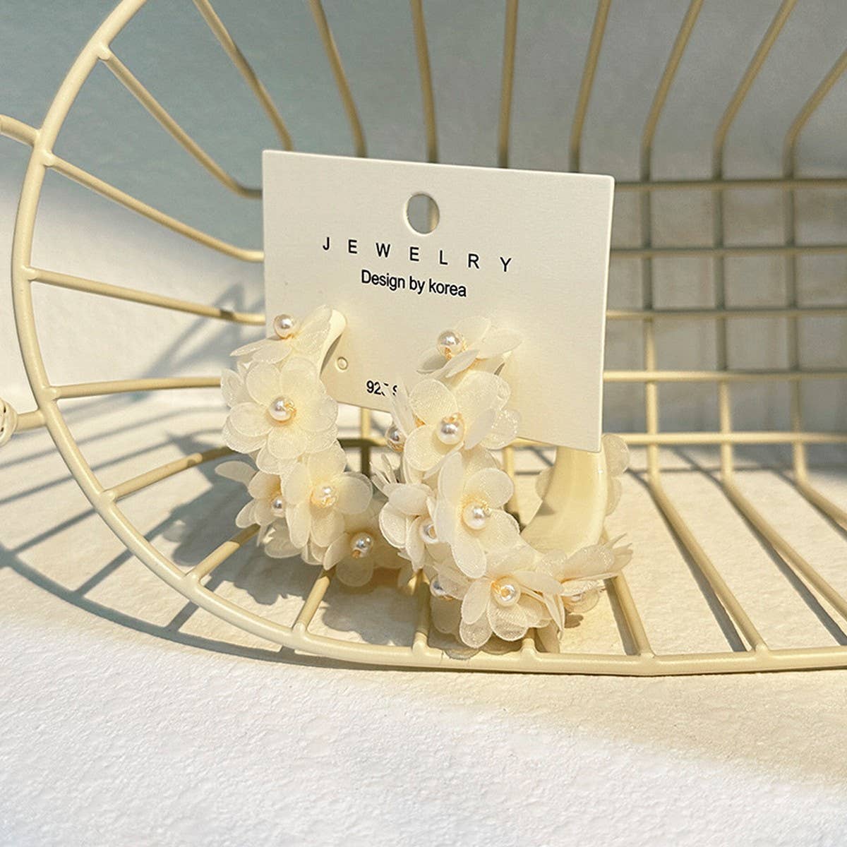 HANDMADE PEARL FLOWER C SHAPED EARRINGS_CWMM6275