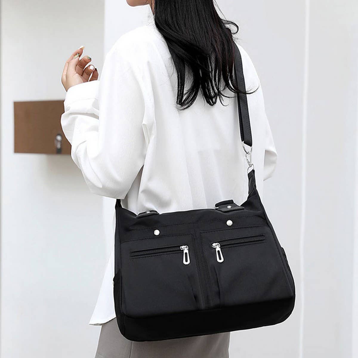 Large Capacity Lightweight Shoulder Messenger Bag_Cwasc1782