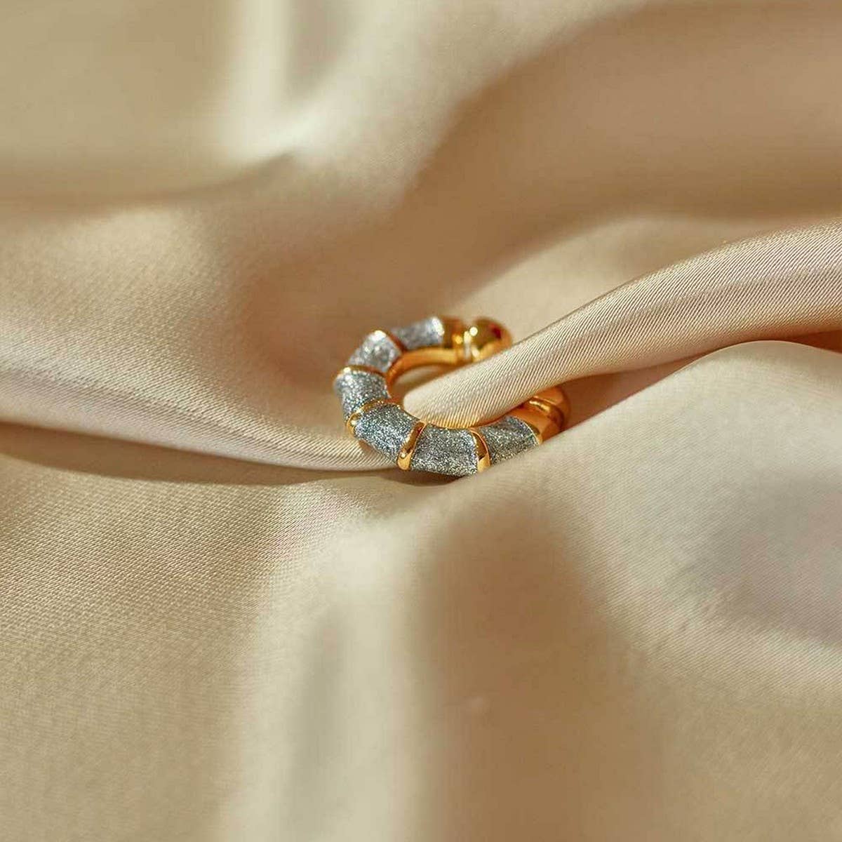 ELEGANT DOPAMINE GLITTER HOOP EARRINGS FOR WOMEN_CWAJE5023