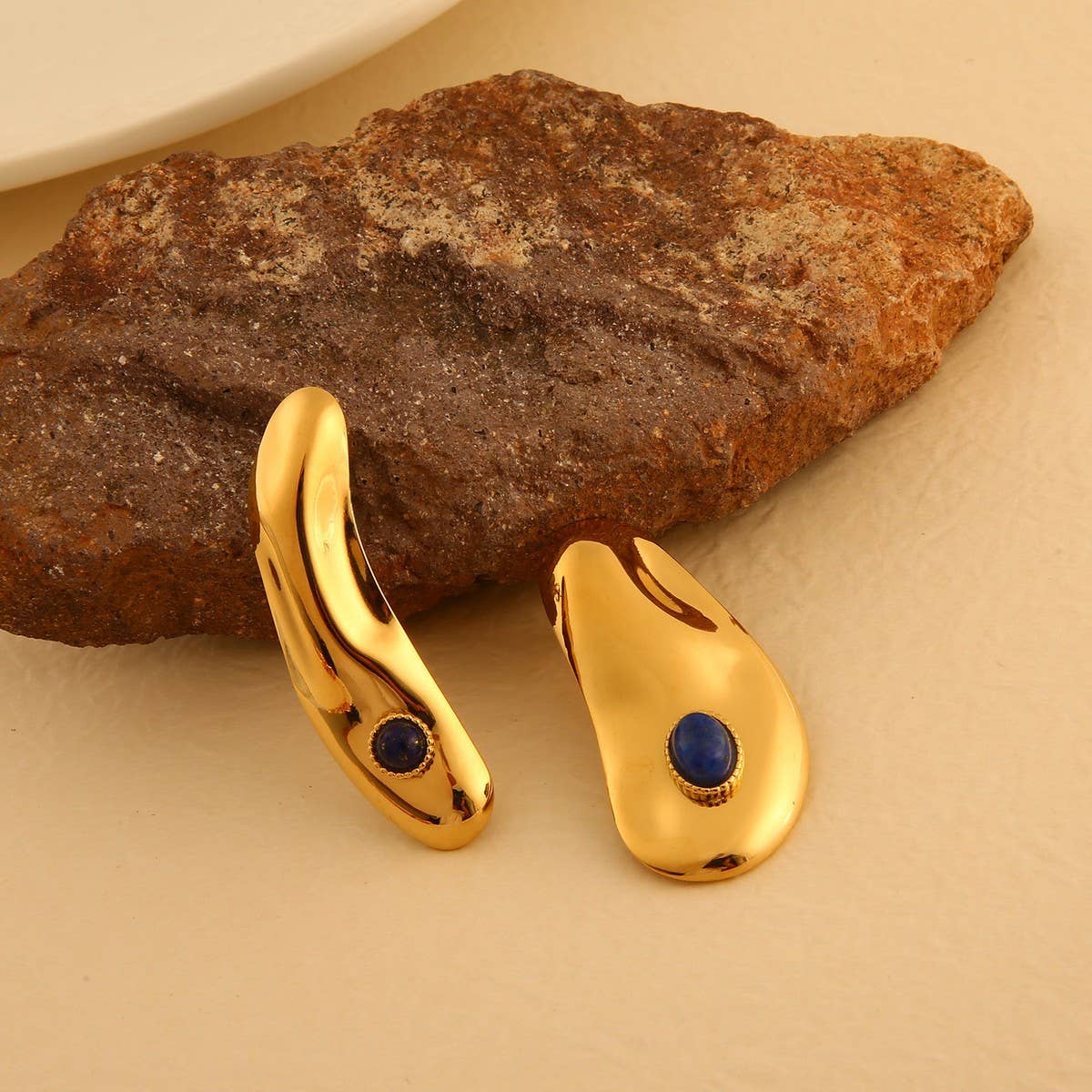 STAINLESS STEEL IRREGULAR NATURAL STONE EARRINGS_CWMM8909