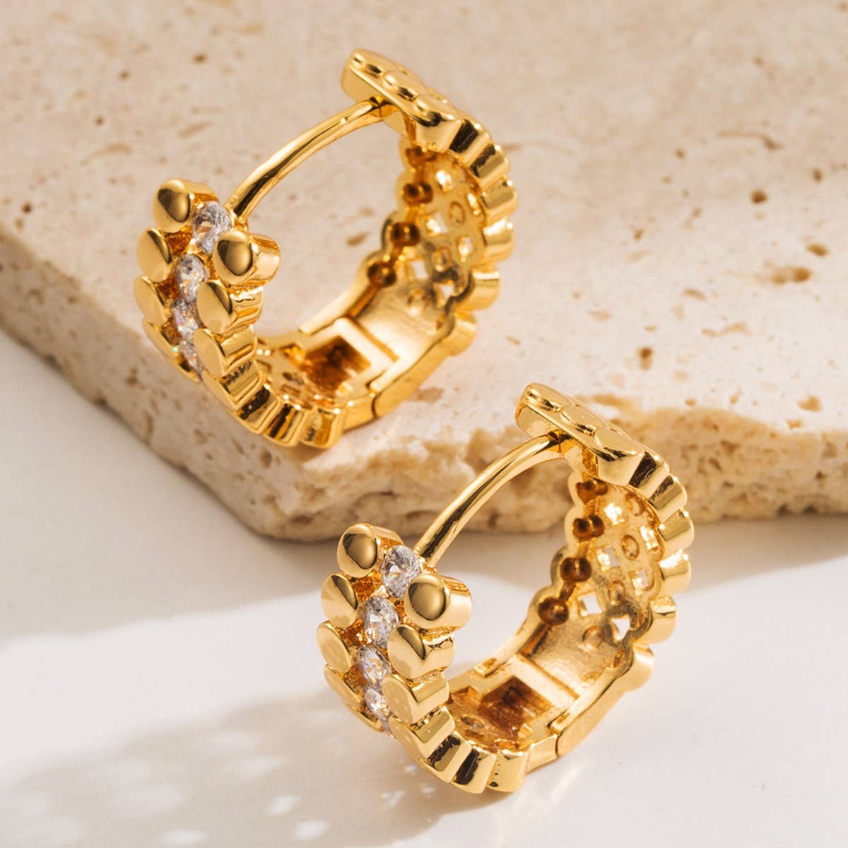 Zircon U-Shaped Hoop Earrings Gold-Plate Elegance_Cwmm8510