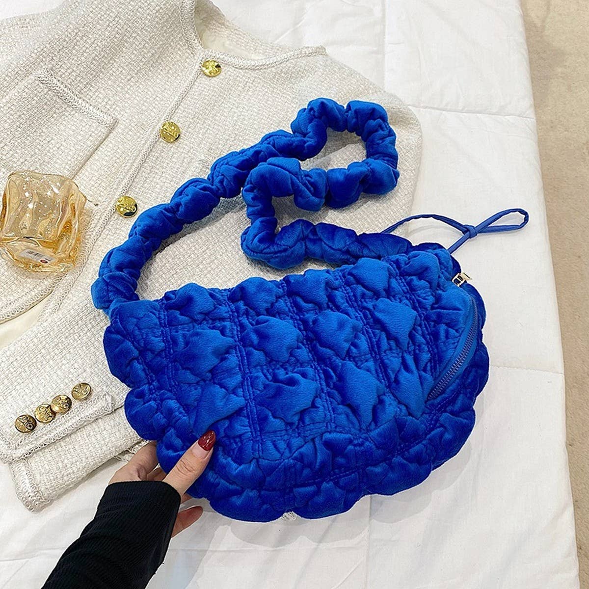 VELVET PUFFY CLOUD SHOULDER CROSSBODY BAG_CUAB00491