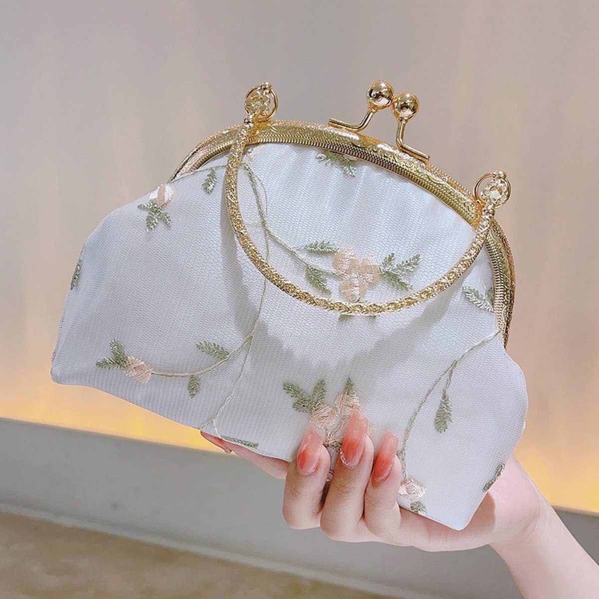 SMALL FRESH RETRO STYLE SHOULDER CLUTCH BAG_CWAB2526