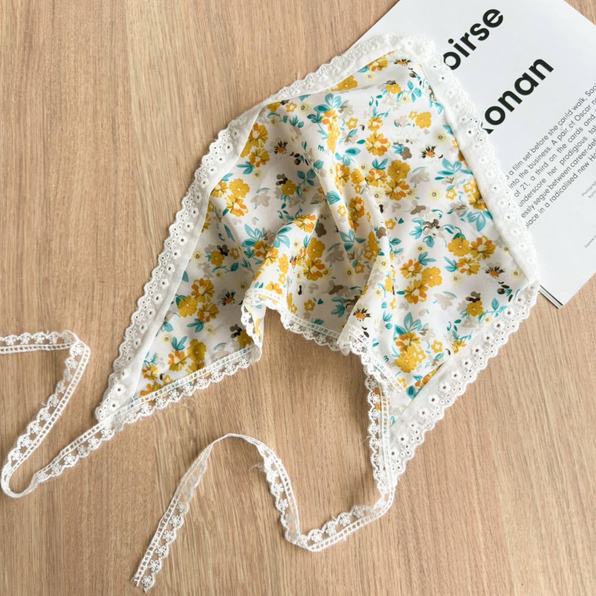 PATTERNED LACE TRIANGLE HEADSCARF_CWAHA1374