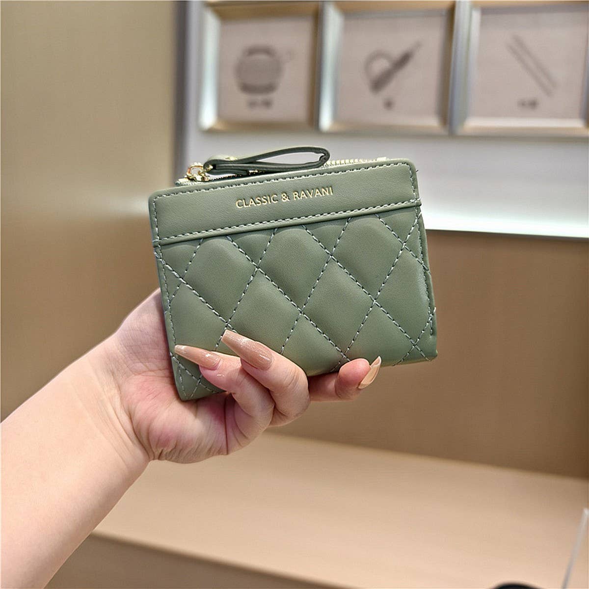 Minimalist Quilted Bifold Wallet With Card Slots_Cwab06231