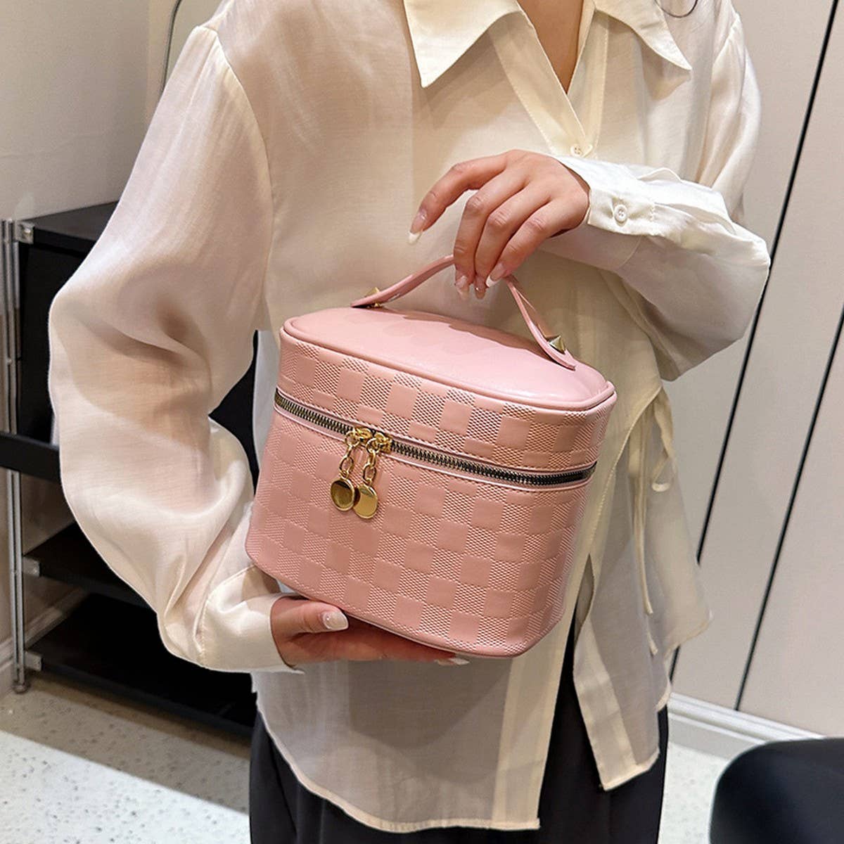 HIGH VALUE FASHIONABLE PORTABLE COSMETIC BAG_CWAB4460