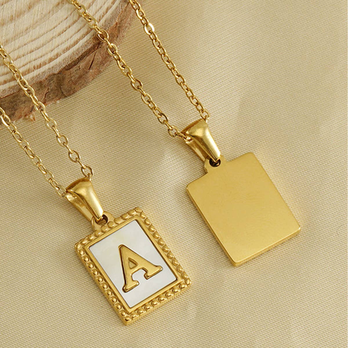 18K GOLD STAINLESS STEEL LETTER SHELL NECKLACE_CWAJE0685