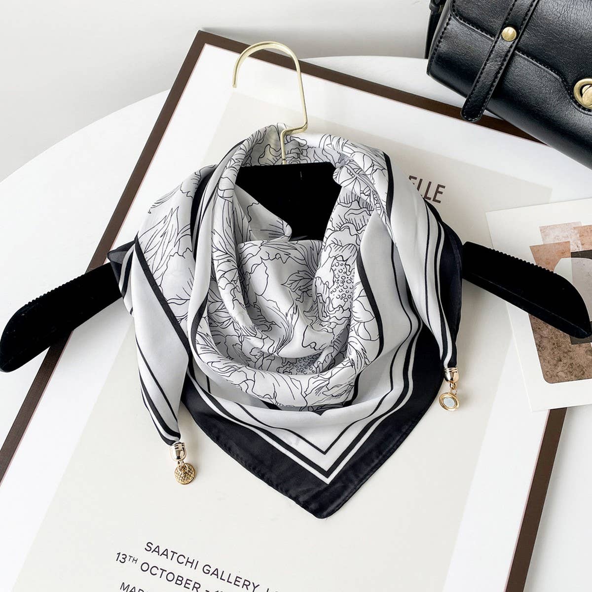 Magnetic Print Triangle Scarf For Spring Style_Cwasc02917