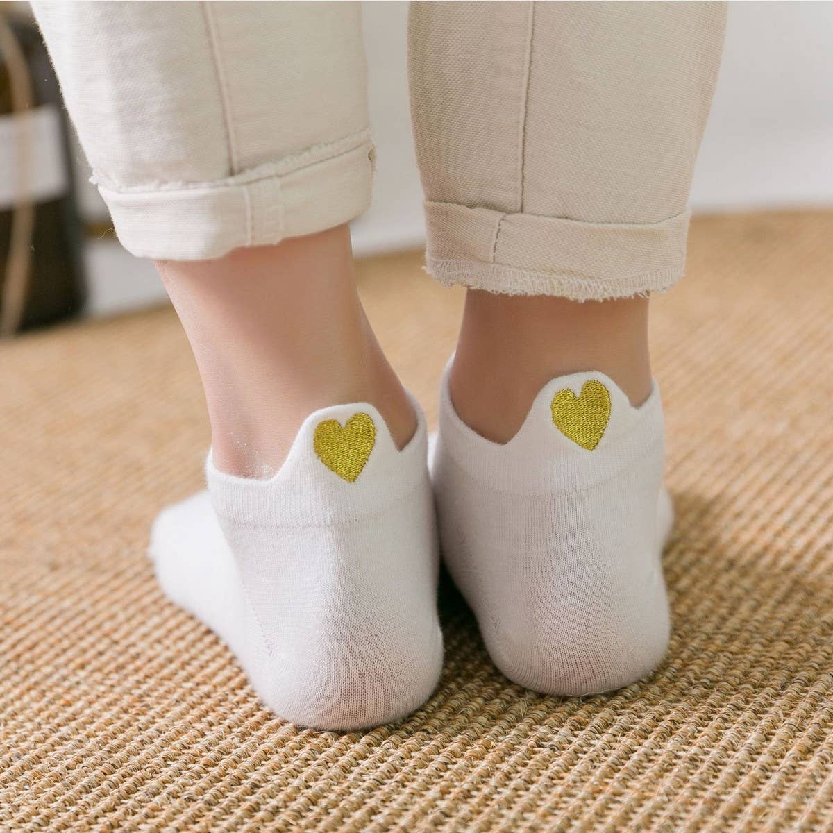 NEW EMBROIDERED DAISY SOCKS FOR WOMEN_CWMS2042