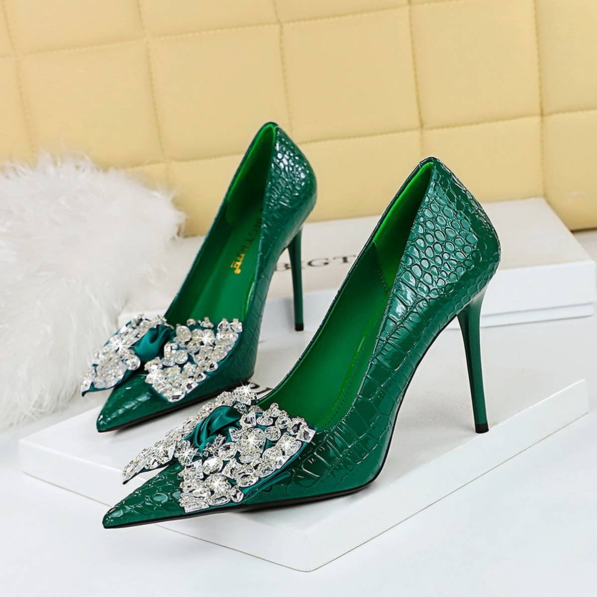 SHALLOW POINTED TOE RHINESTONE BOW HIGH HEELS_CWSHH0079