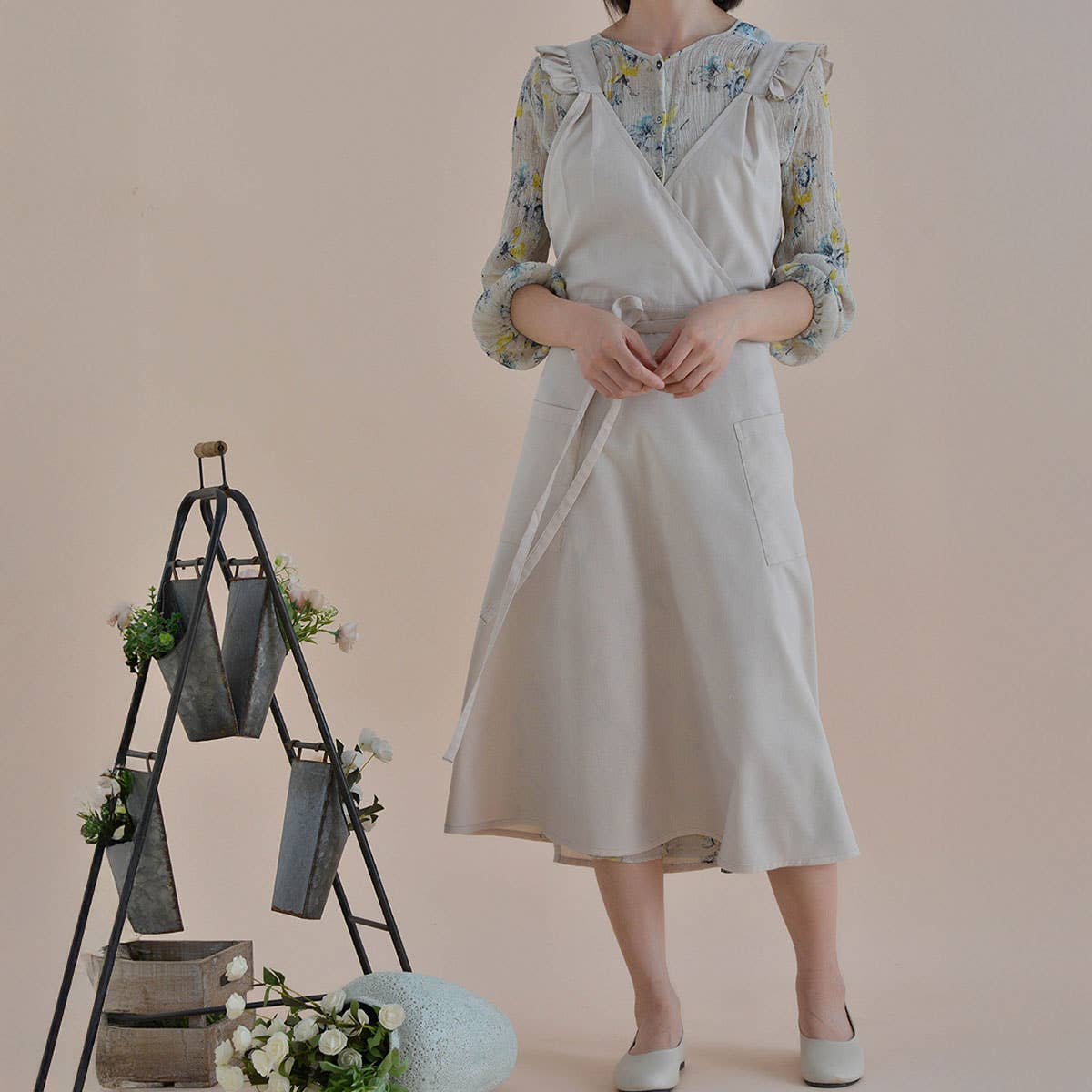 FRENCH DRESS STYLE LINEN APRONS WITH POCKETS_CWMM3305