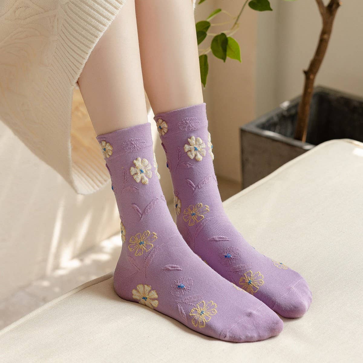 Three-Dimensional Relief Flower Mid-Tube Socks_Cwms0416