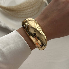 IRREGULAR METAL SMOOTH SPRING WIDE BRACELET_CWMM3110
