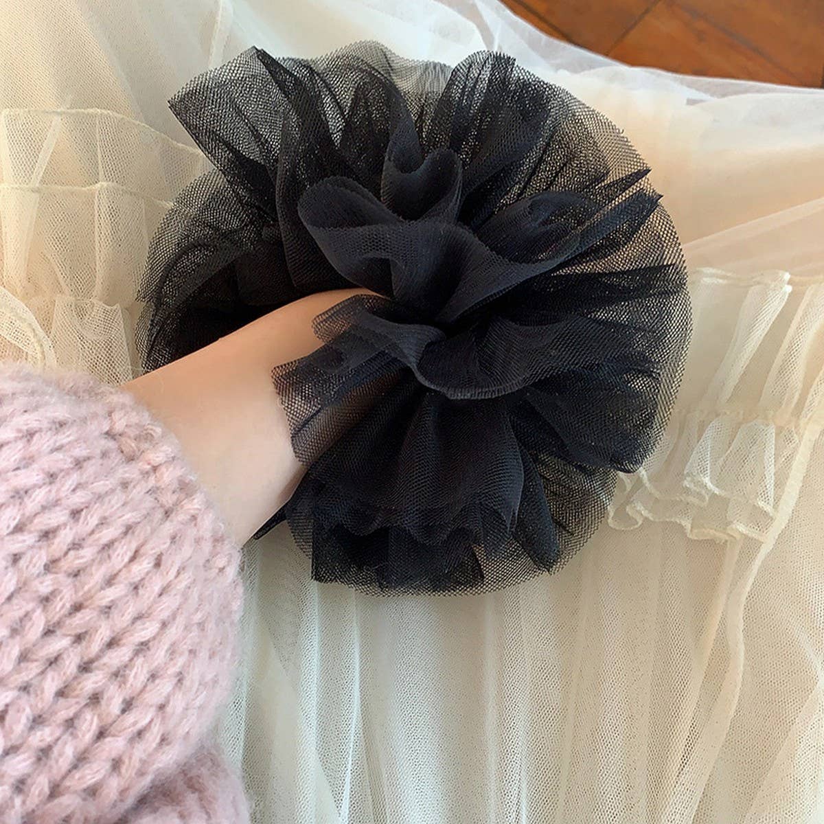 PINK BALLET LACE BOW SCRUNCHIE FOR SWEET UPDOS_CWAHA5513