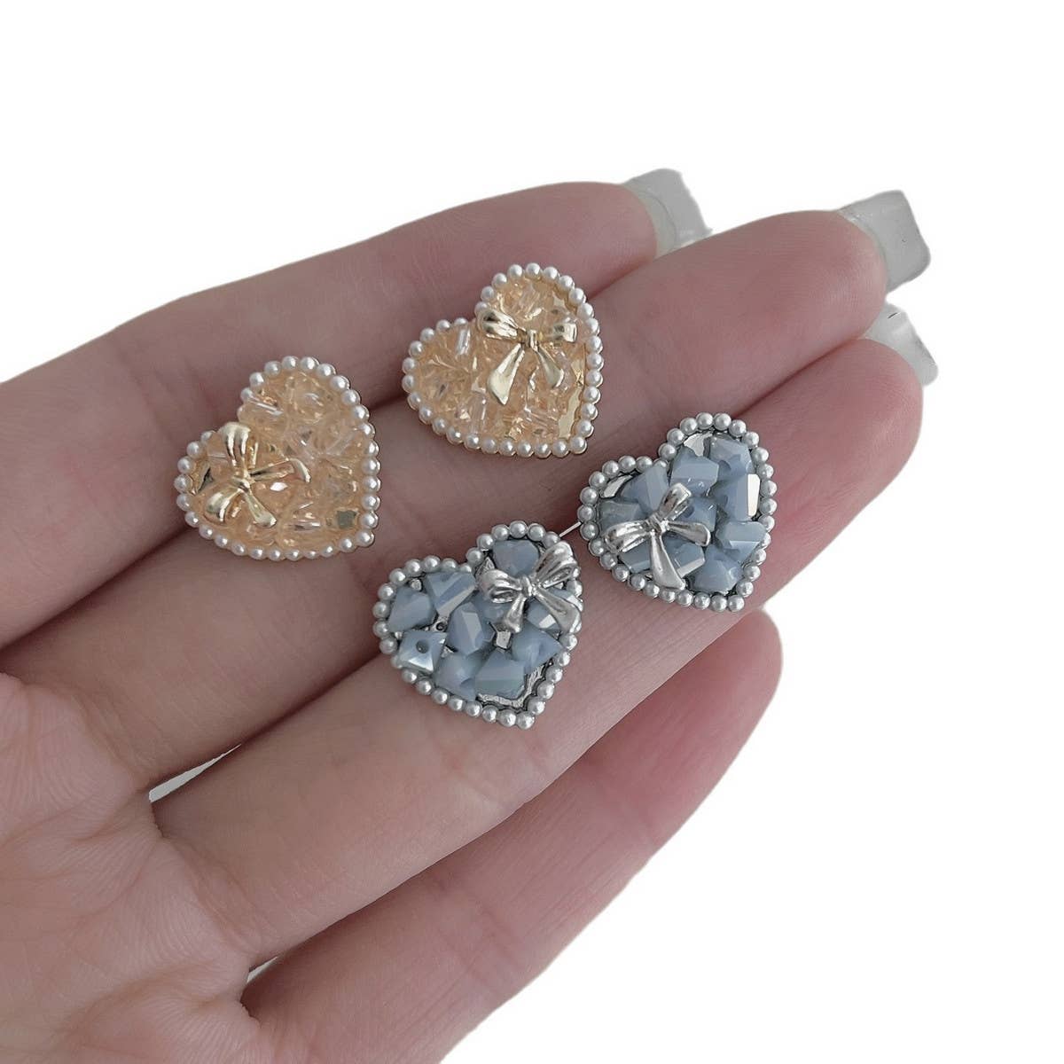 LOVE COLORED CRYSTAL BOW EARRINGS_CWAJE1286