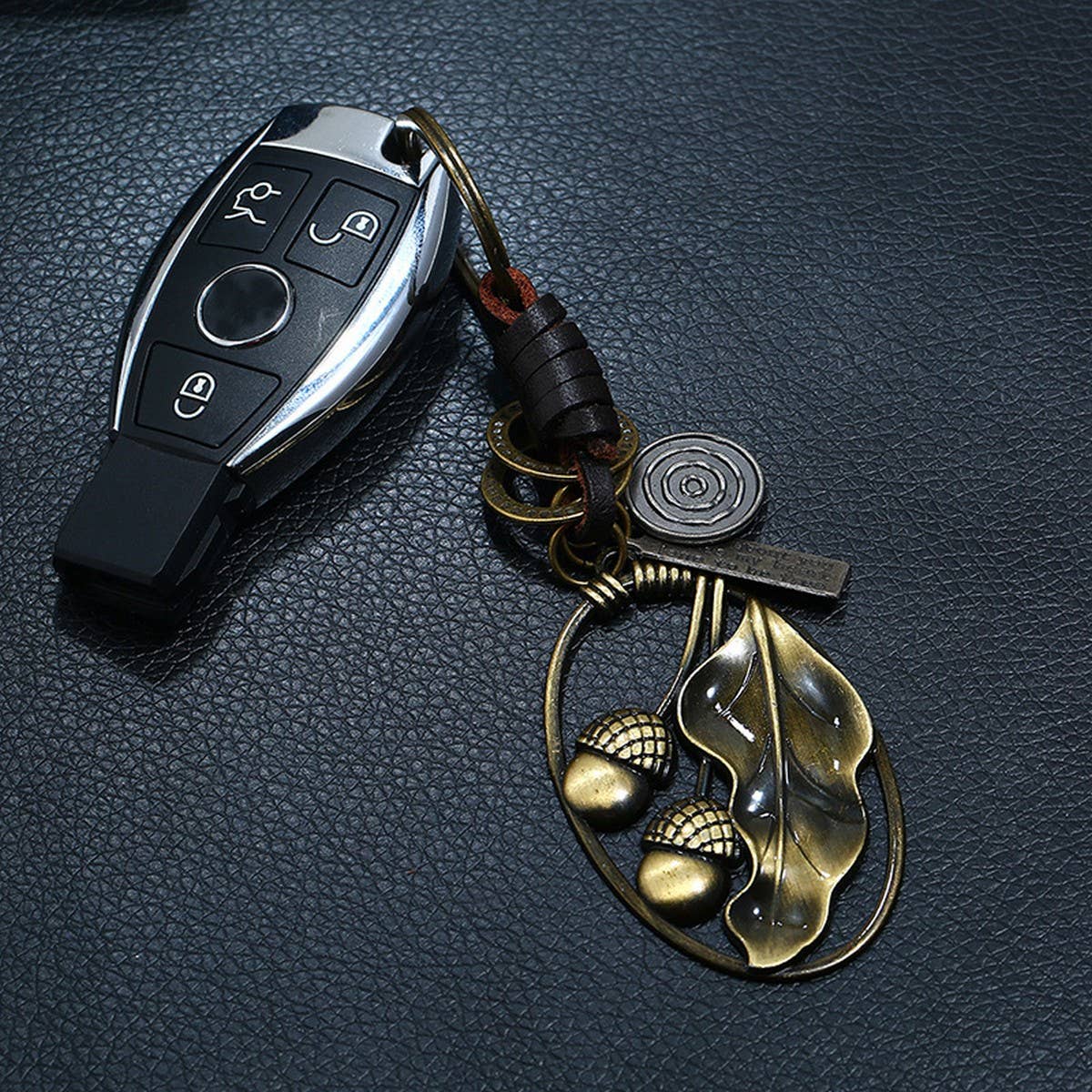 CREATIVE LEAF HANGING RETRO LEATHER KEYCHAIN_CWMM5026