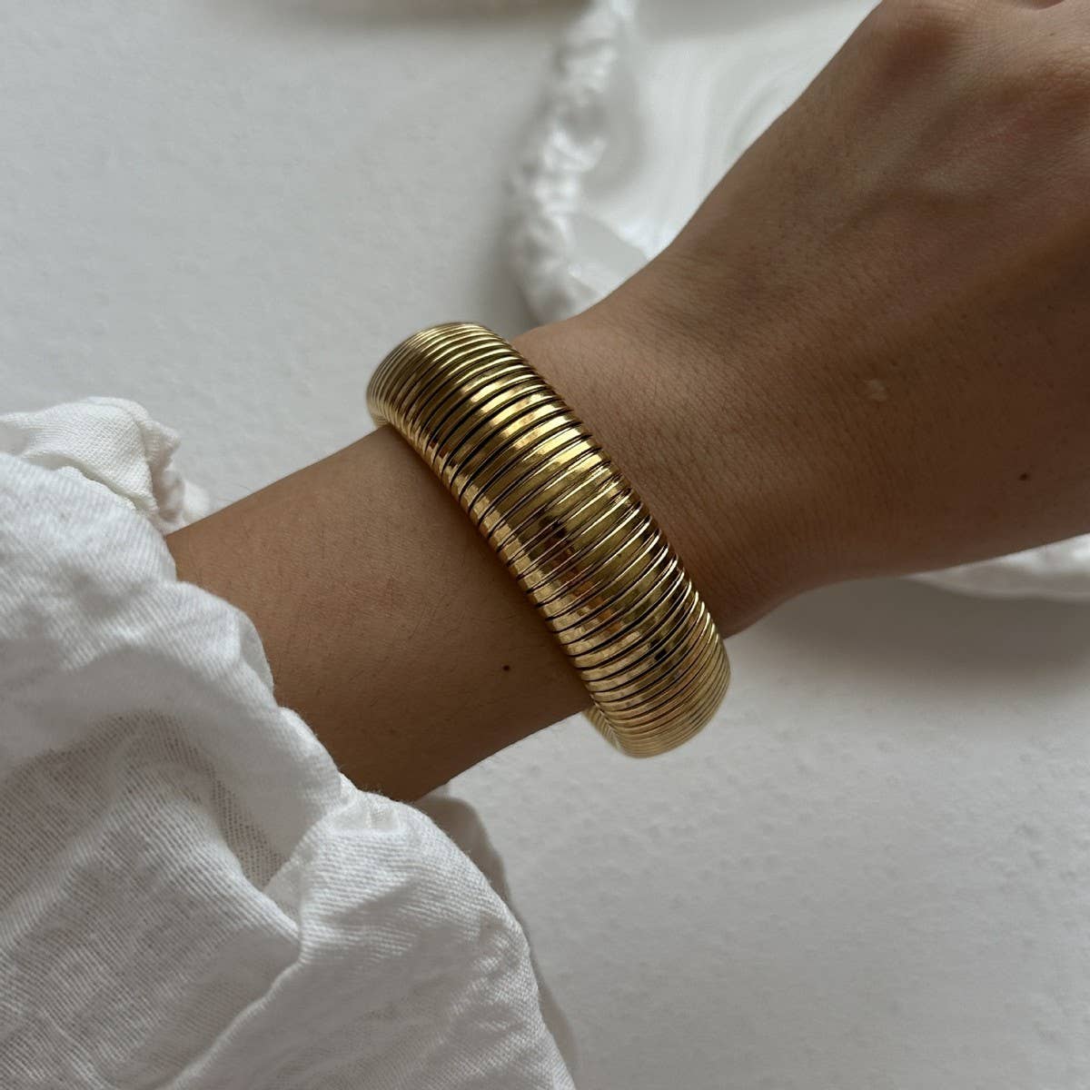 FASHIONABLE SMOOTH SPRING BRACELET FOR WOMEN_CWMM3123