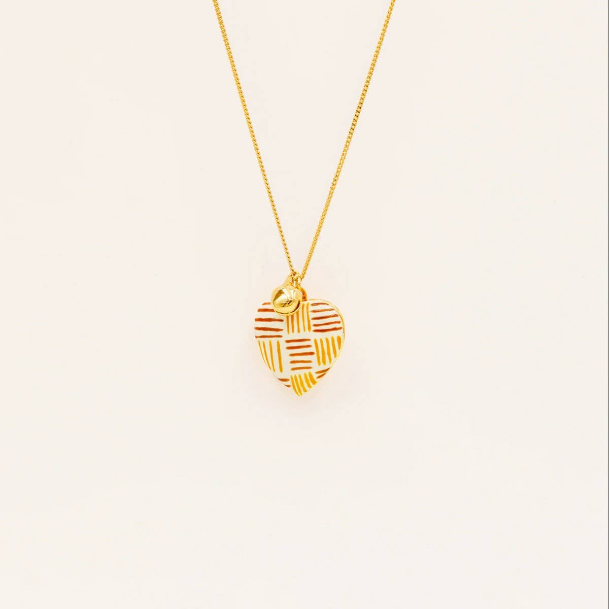 18K GOLD LOCKET NECKLACE ENAMEL HEART DESIGN_CWMM6953