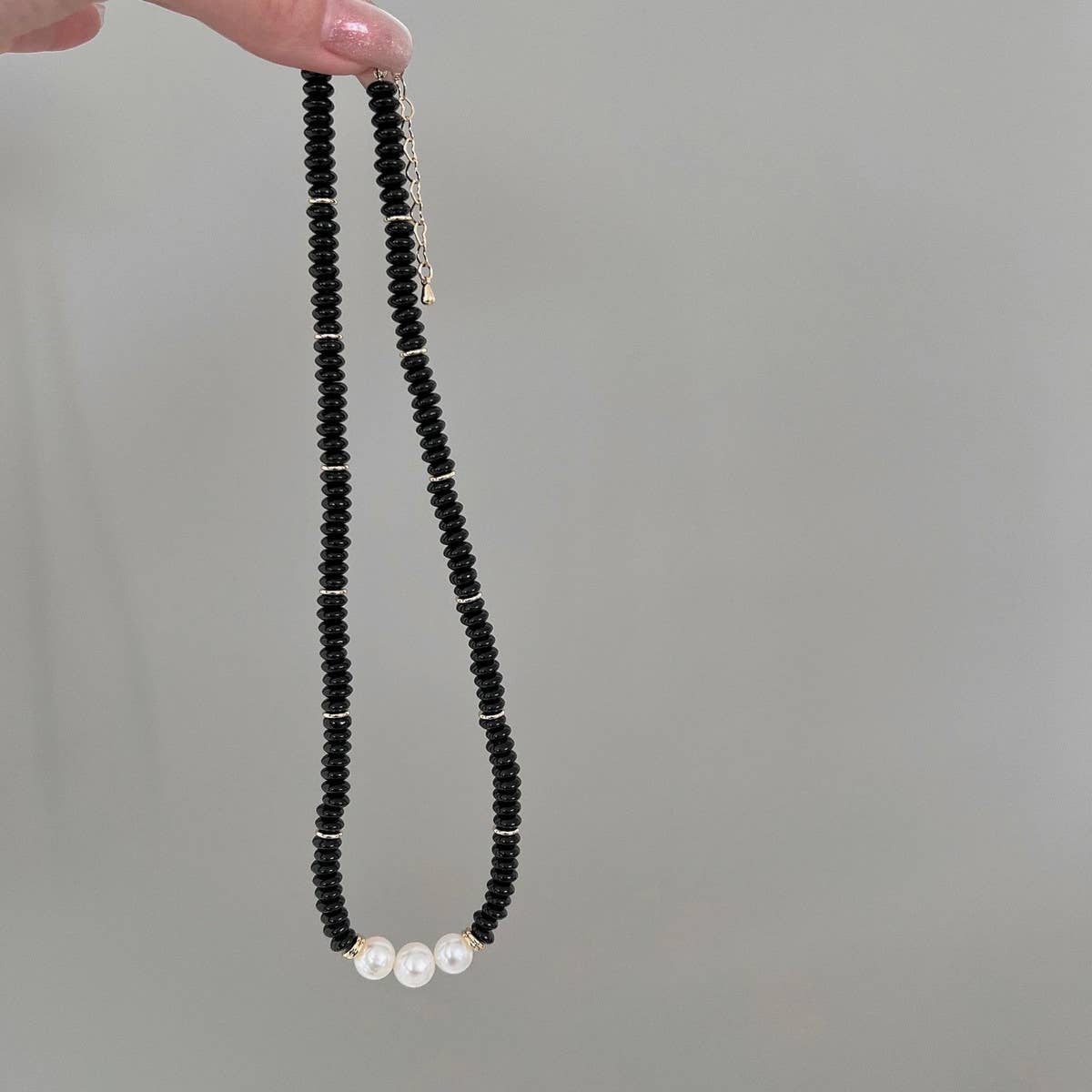 BLACK NATURAL STONE FRESHWATER PEARL NECKLACE_CWAJE1279