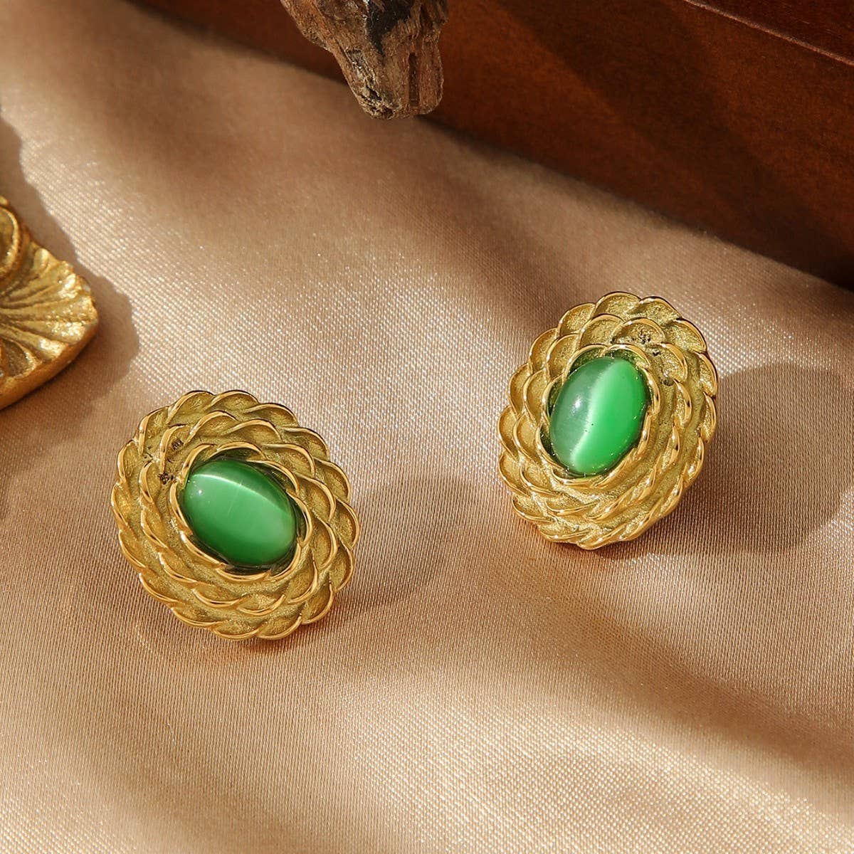 EARRINGS VINTAGE TURQUOISE OVAL STUD EARRINGS_CWMM3651