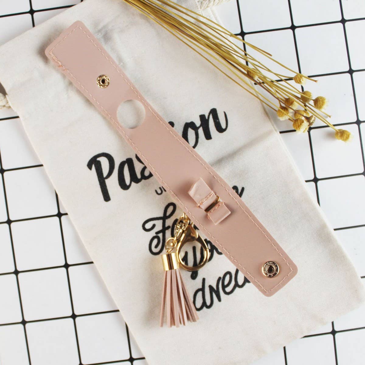 MINIMALIST LEATHER KEYCHAIN_CWMM0570