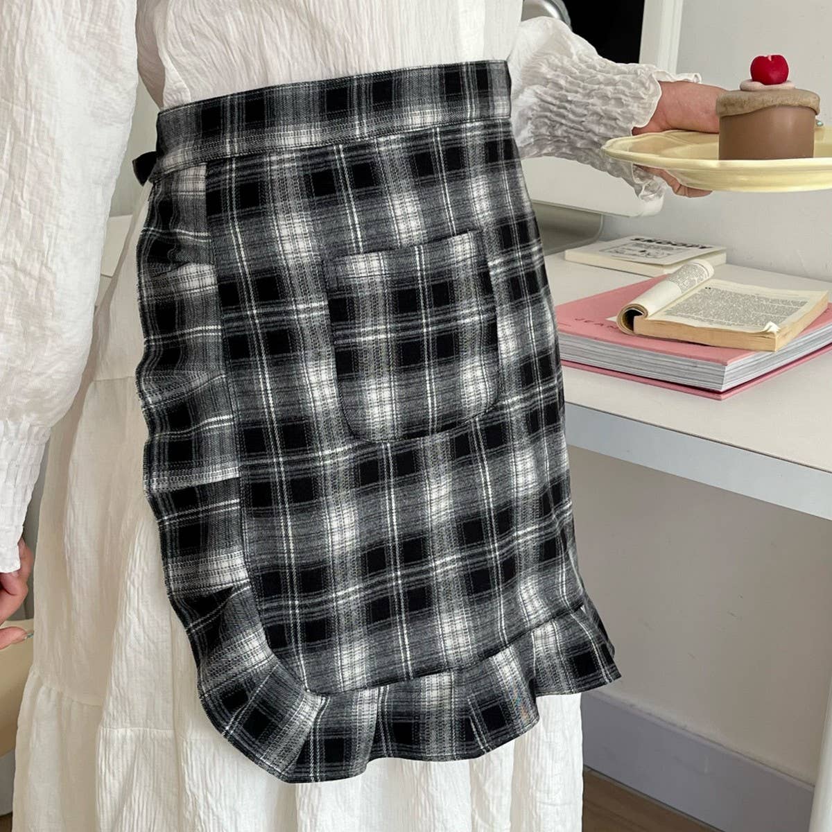 HALF BODY FALLEN LEAVES PLAID APRON_CWMM5800