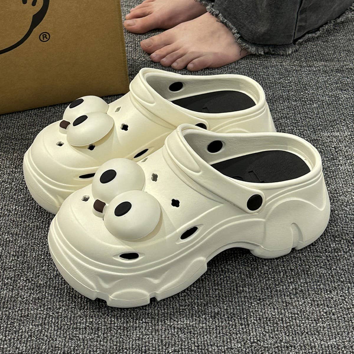 CASUAL CARTOON BIG EYES NEW HOLE SANDALS_CWSHS0817