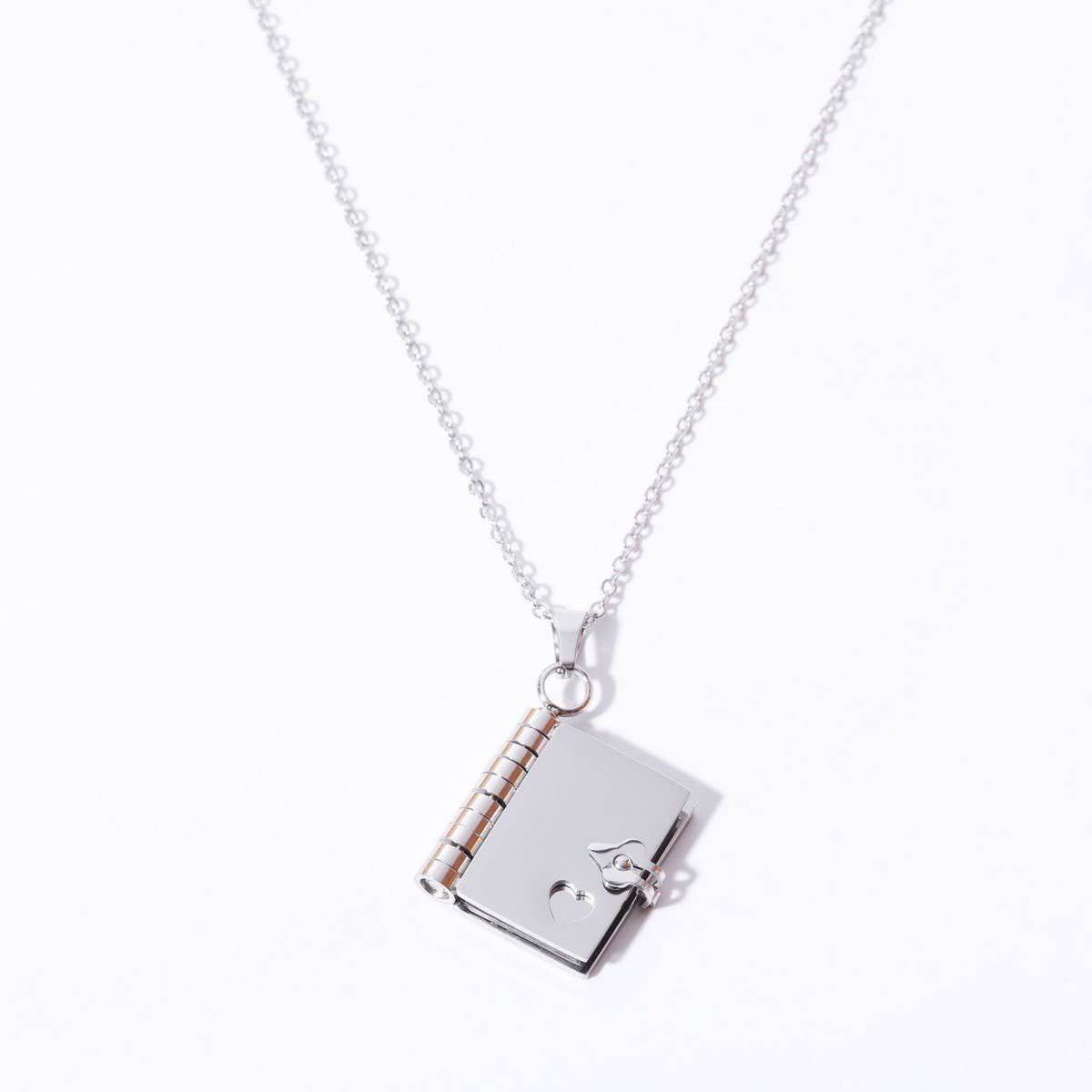 COUPLE OPEN AND CLOSE BOOK PENDANT NECKLACE_CWMM5692