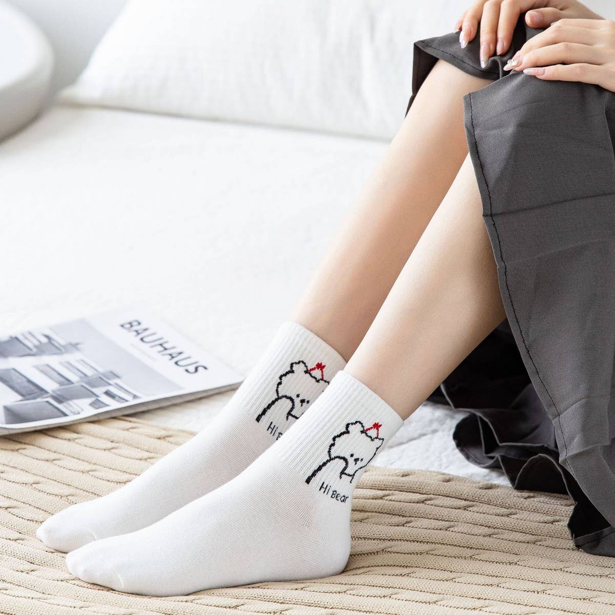 FRESH COLLEGE STYLE BEAR WHITE MID TUBE SOCKS_CWMS1405