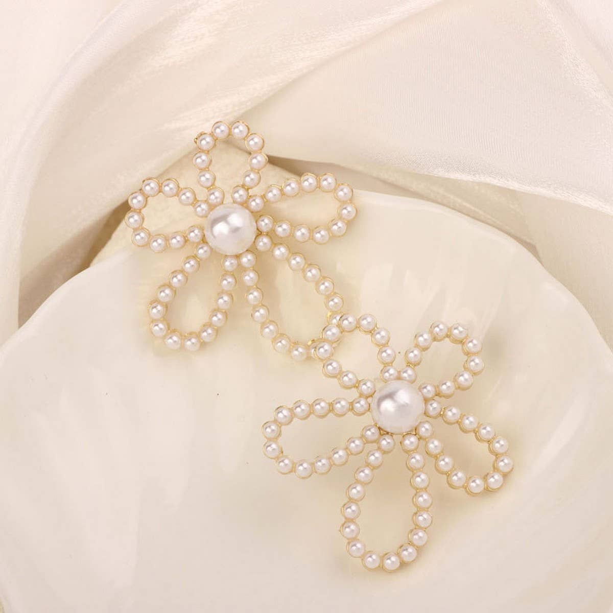 NEW SIMPLE HOLLOW FLOWER ENAMEL EARRINGS_CWAJE3991